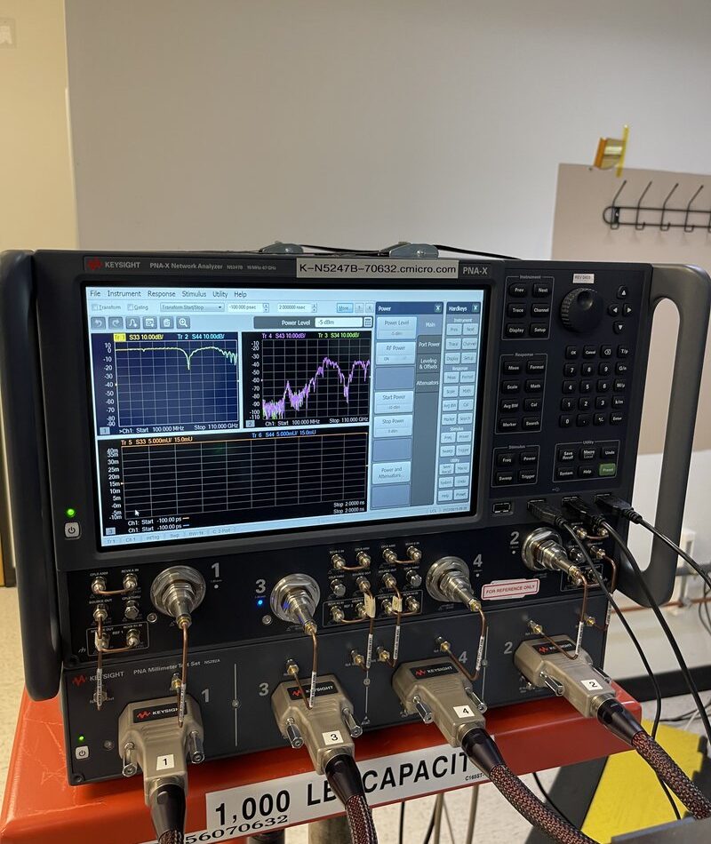 Keysight PNA-X network analyzer mid-measurement